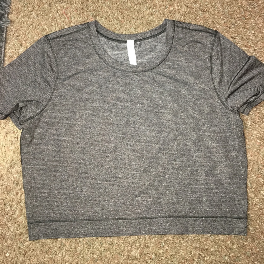Lululemon cropped T-shirt NWOT